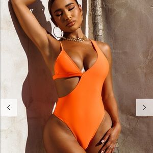 Swimsuit with cut out on side